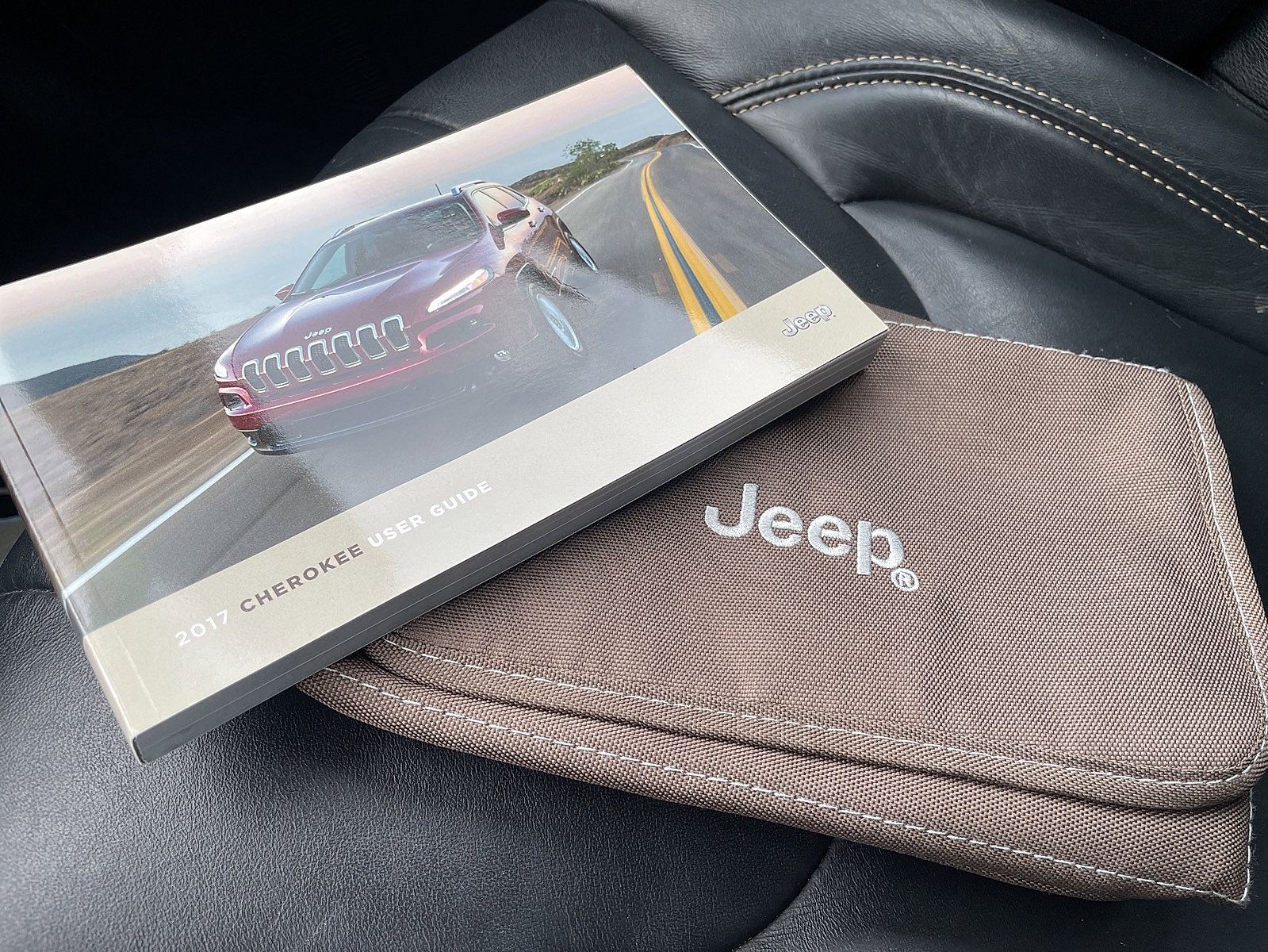 Used 2017 Jeep Cherokee Limited image 60