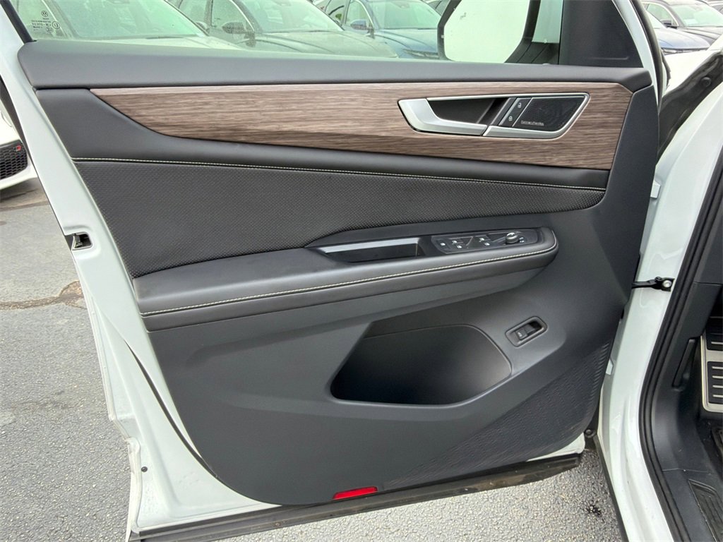 Used 2024 Volkswagen Atlas SEL Premium R-Line image 10