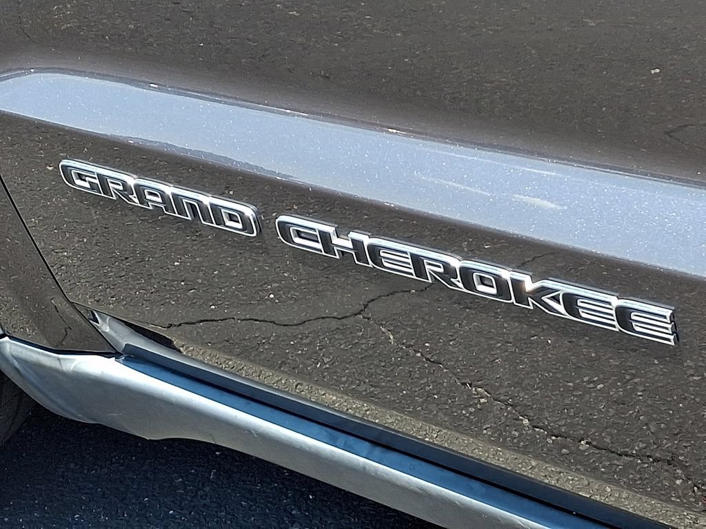 Used 2020 Jeep Grand Cherokee Limited AWD/4WD image 32