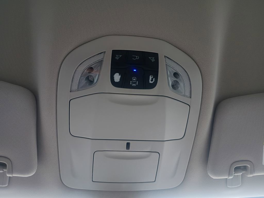 Used 2017 Chrysler Pacifica Touring image 7