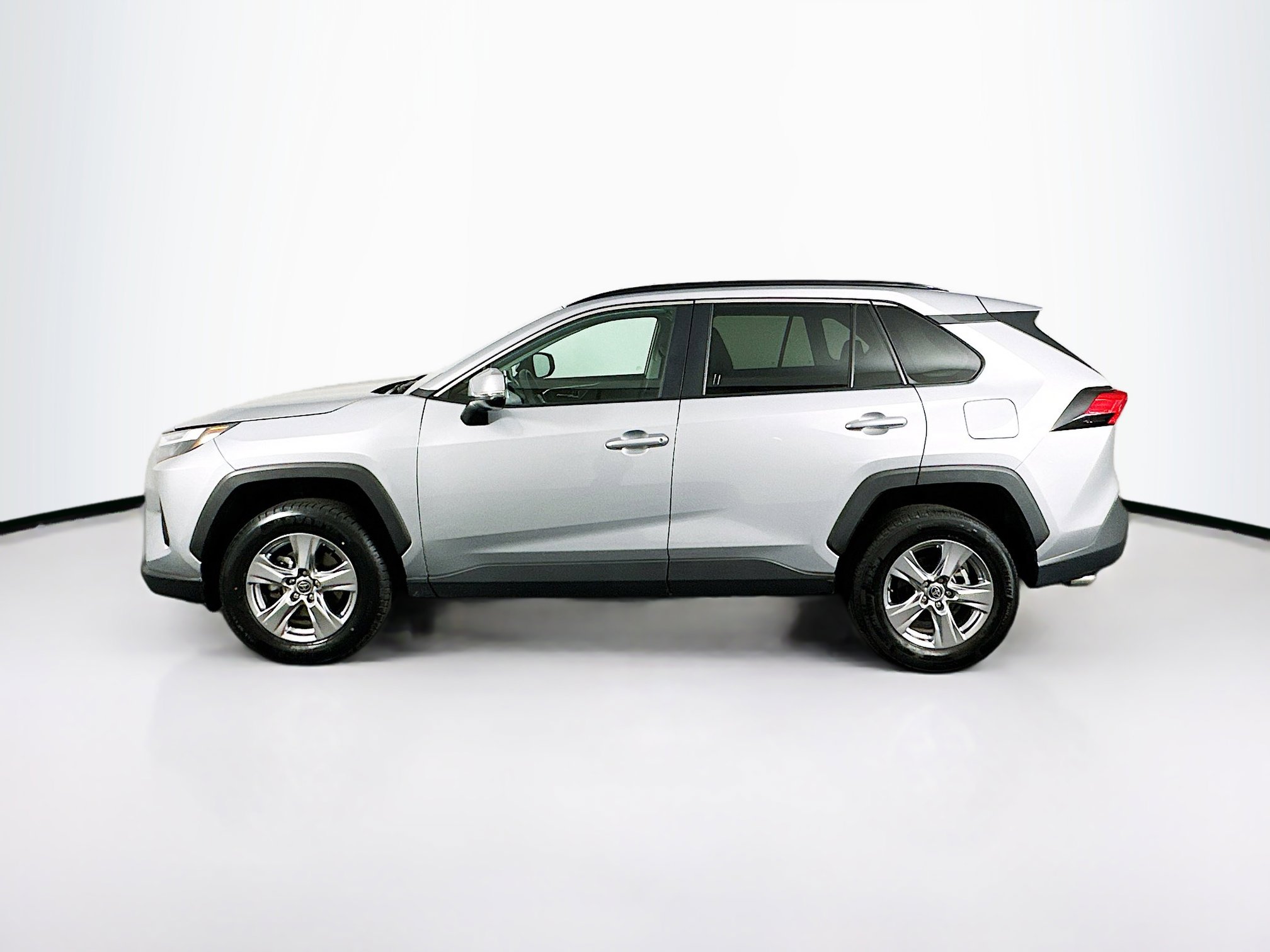 Used 2024 Toyota RAV4 XLE image 4