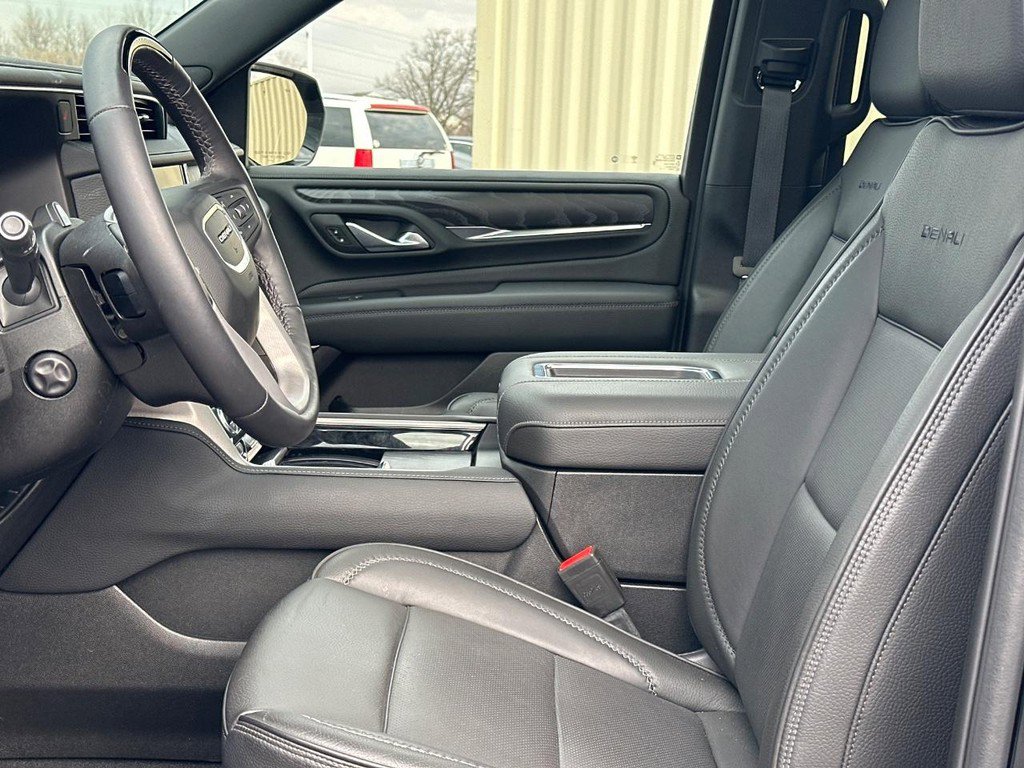 Used 2024 GMC Yukon XL Denali w/ Advanced Technology Package image 21