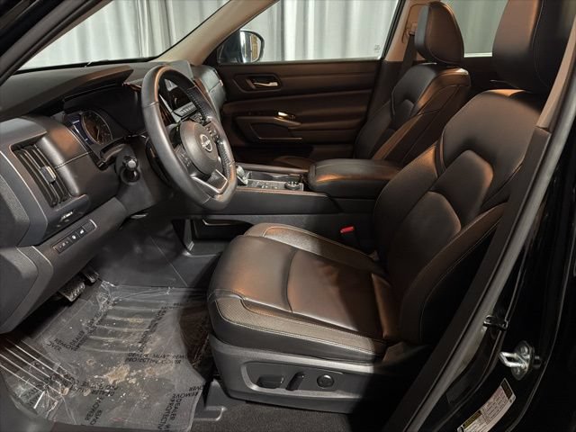Used 2025 Nissan Pathfinder SL AWD/4WD image 11