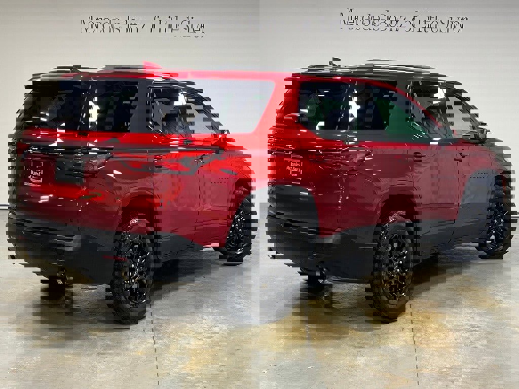 Used 2023 Chevrolet Traverse LT w/ Midnight/Sport Edition image 6