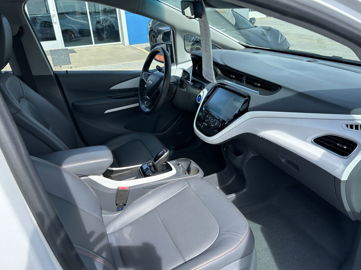 Used 2018 Chevrolet Bolt Premier w/ Driver Confidence II Package FWD image 12