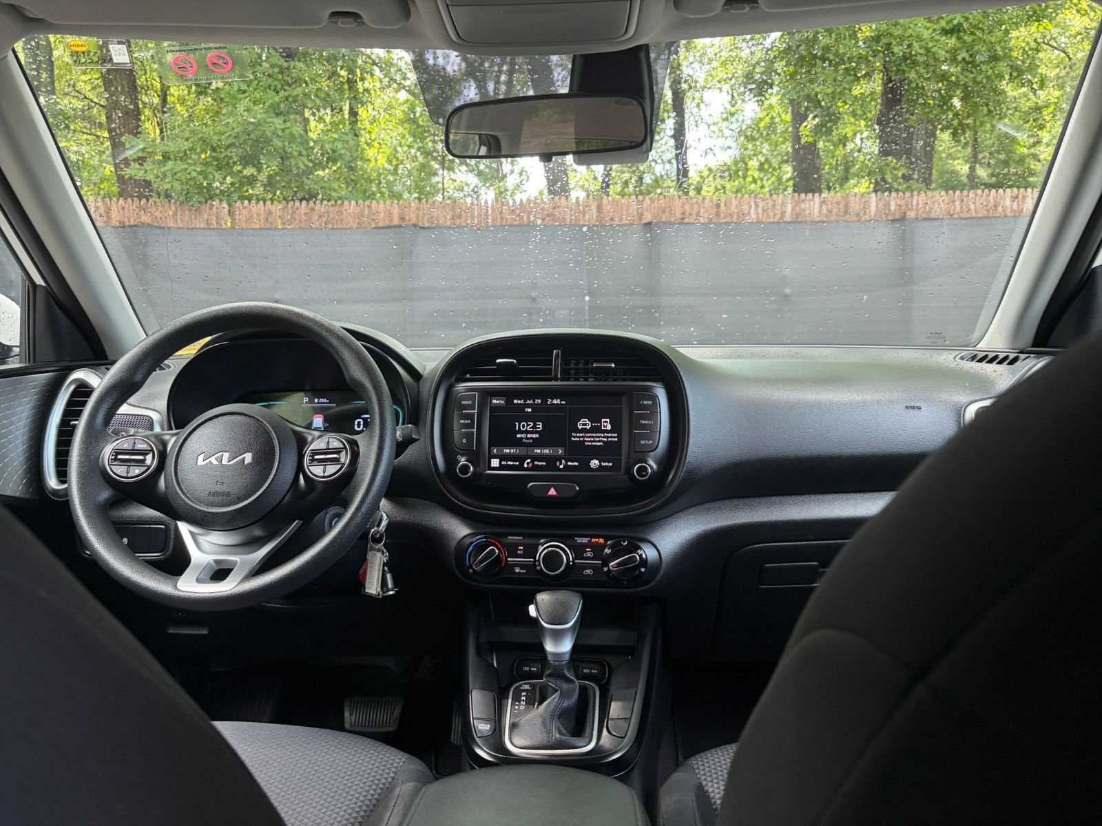 Used 2025 Kia Soul LX w/ LX Technology Package FWD image 31