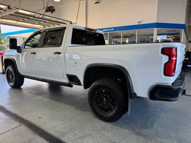 Used 2024 Chevrolet Silverado 2500 ZR2 w/ Technology Package AWD/4WD image 10
