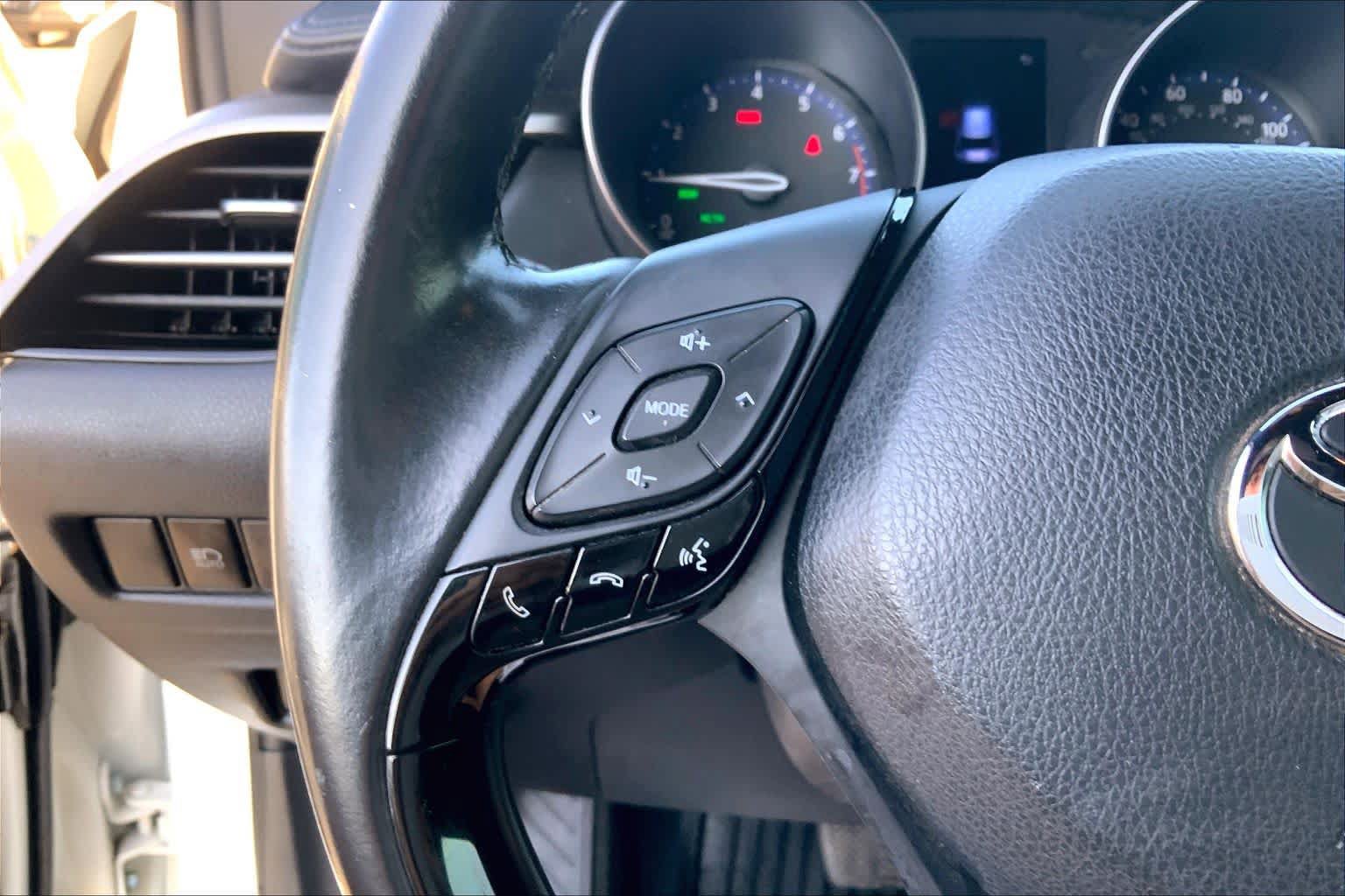 Used 2019 Toyota C-HR XLE FWD image 24