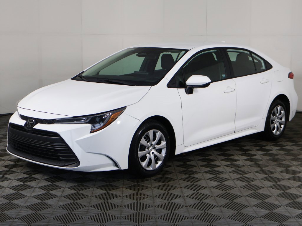 Used 2024 Toyota Corolla LE image 5