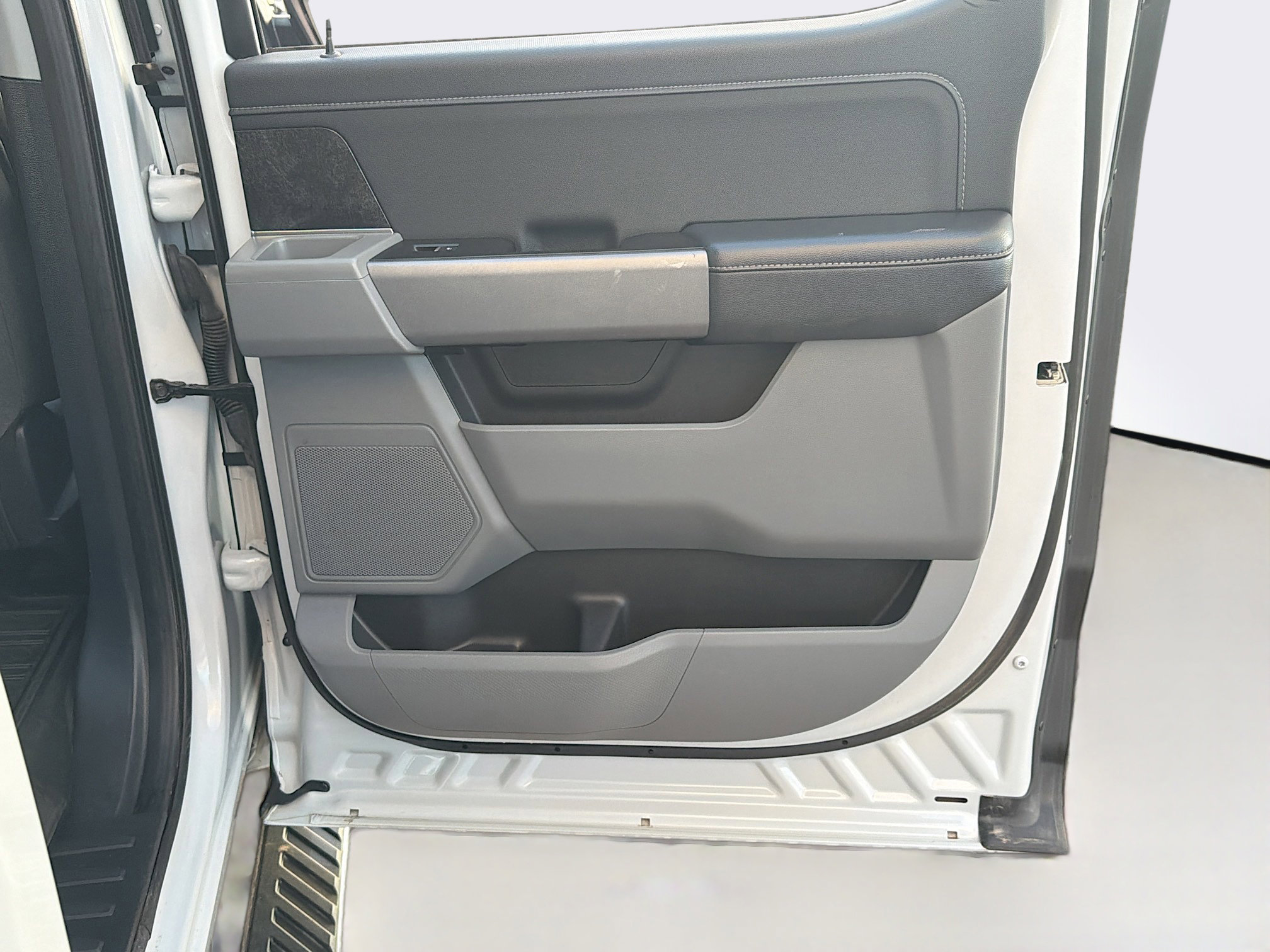 Used 2022 Ford F150 XLT w/ Equipment Group 302A High image 31