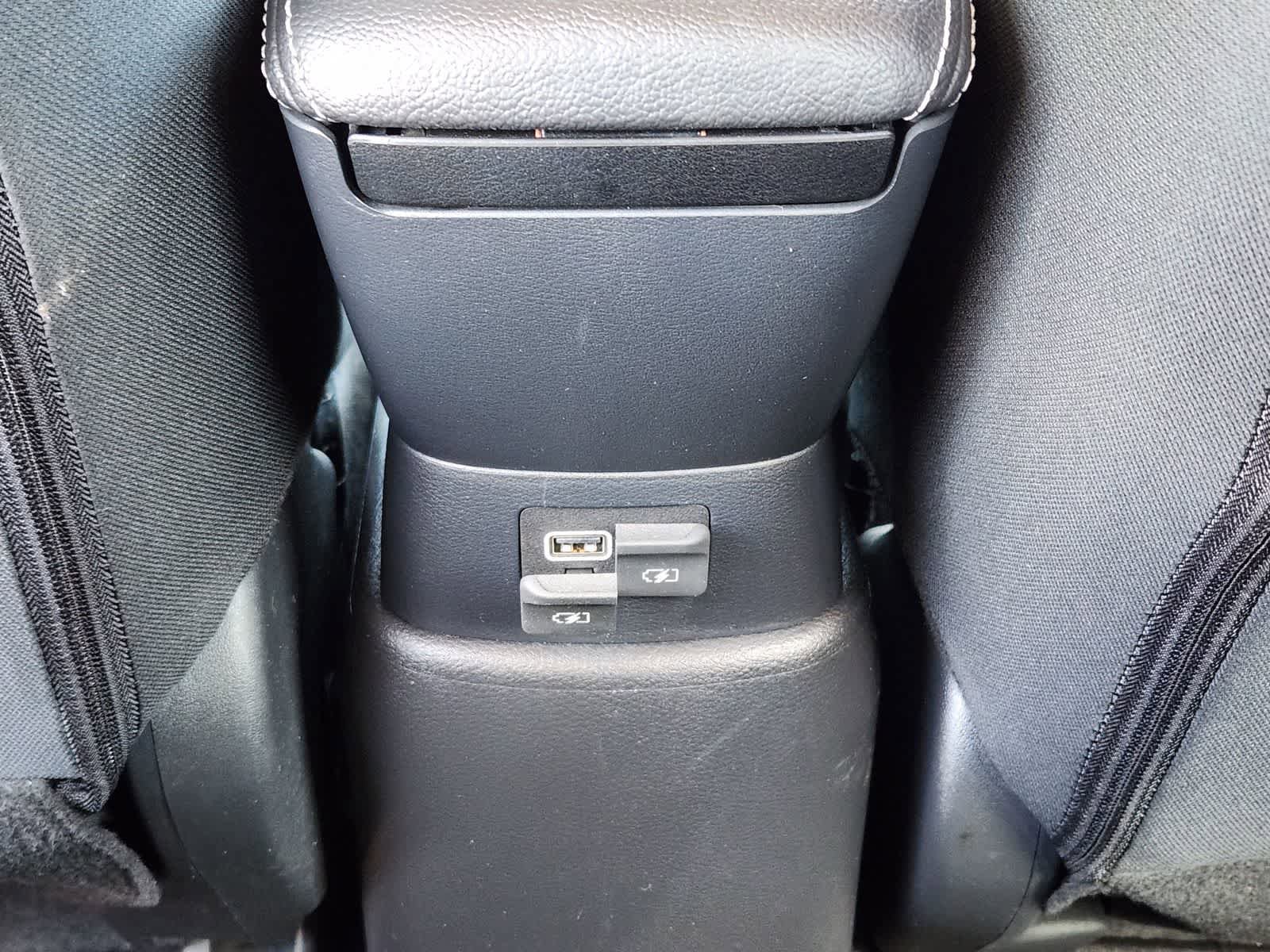 Used 2022 Nissan Versa S FWD image 28