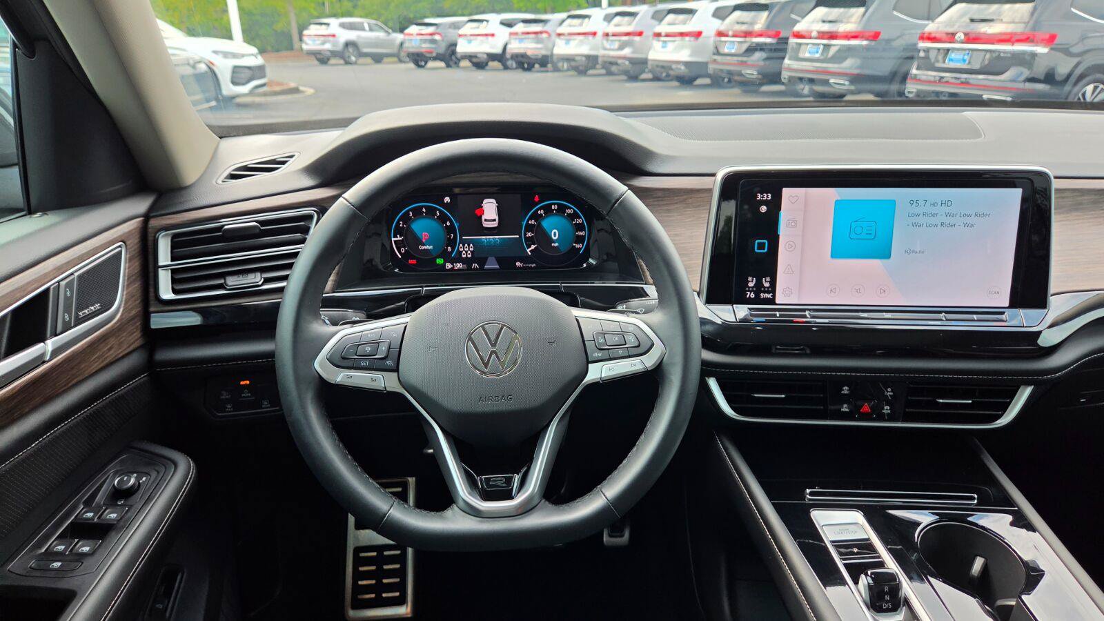Certified 2025 Volkswagen Atlas SEL Premium R-Line AWD/4WD image 29