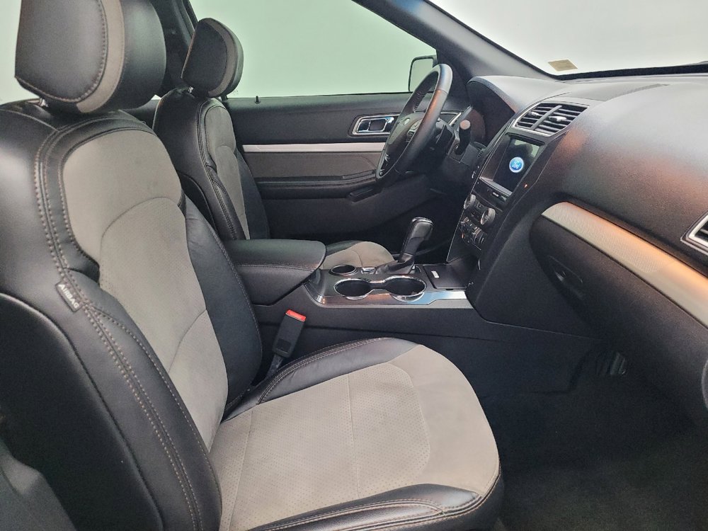 Used 2017 Ford Explorer XLT w/ Equipment Group 202A image 21