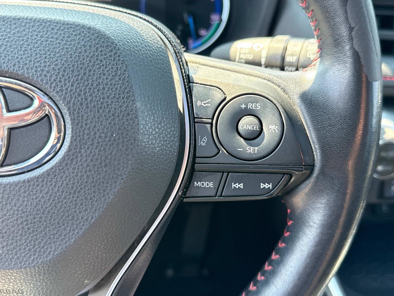 Used 2021 Toyota RAV4 SE image 8