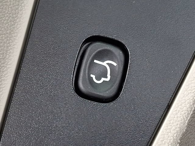 Used 2015 Dodge Grand Caravan SXT w/ UConnect Hands-Free Group FWD image 28