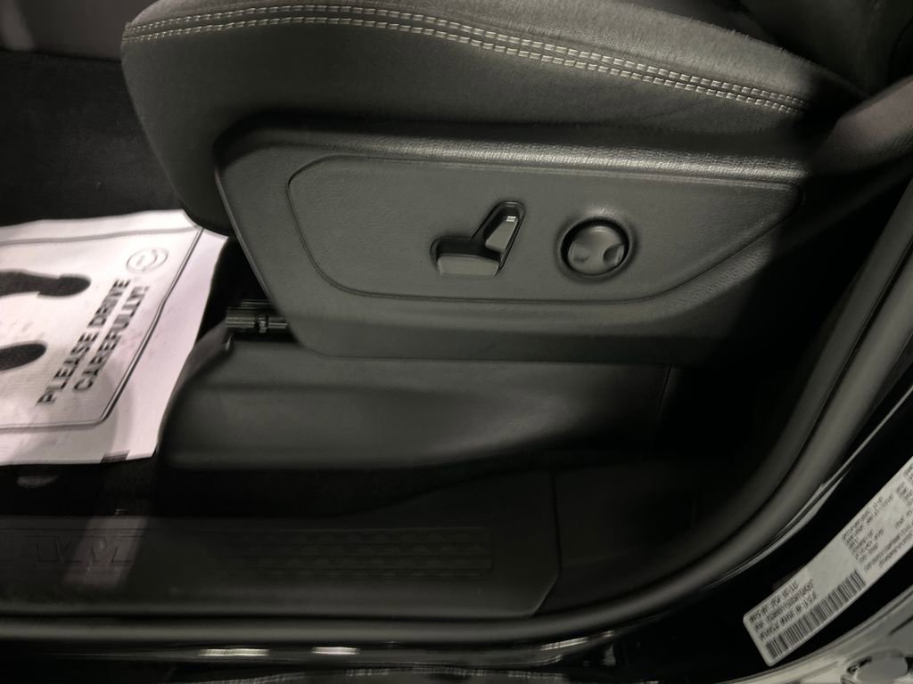 Used 2025 RAM 1500 Big Horn AWD/4WD image 13