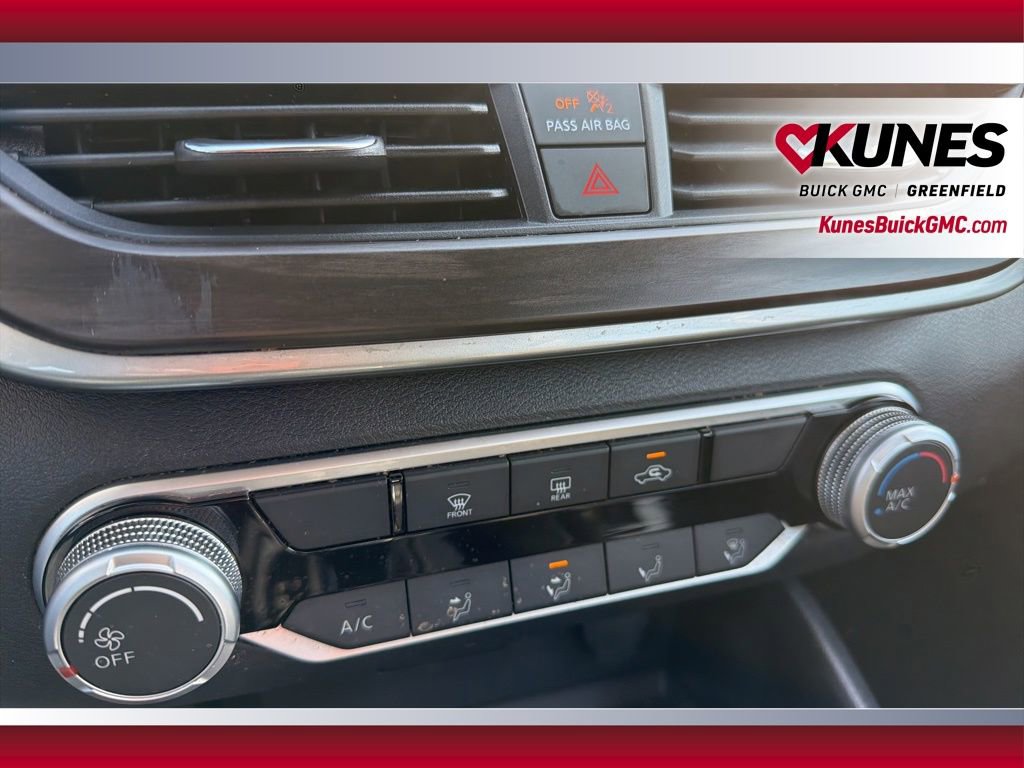 Used 2024 Nissan Altima 2.5 SV FWD image 25