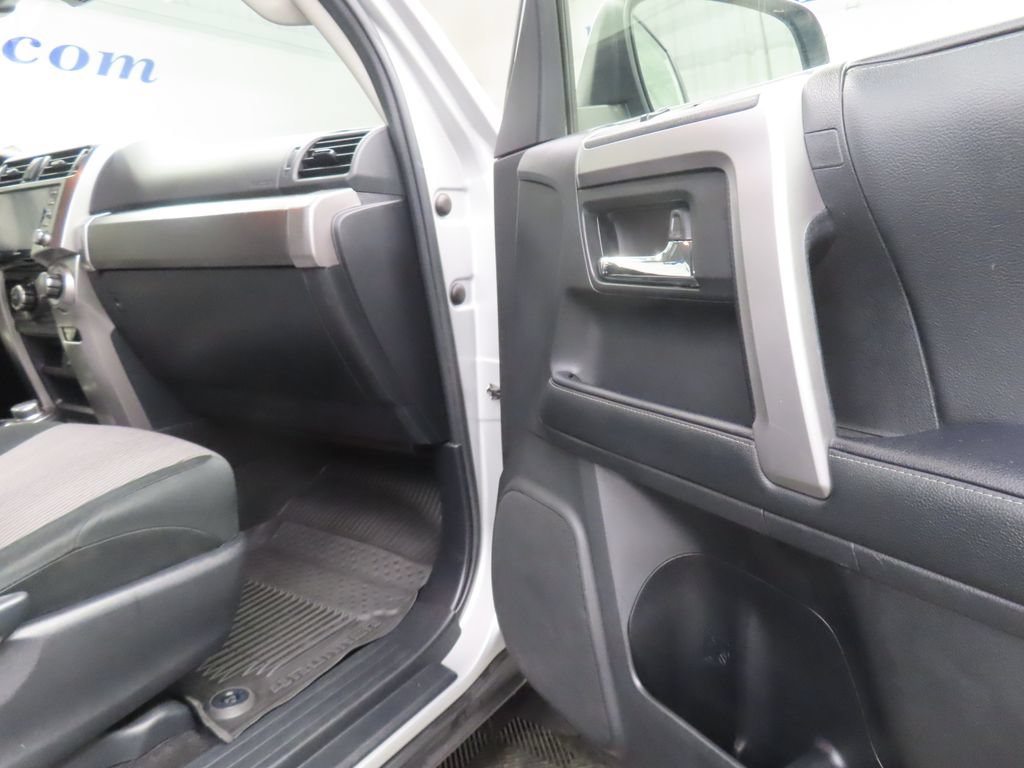 Used 2021 Toyota 4Runner SR5 AWD/4WD image 24