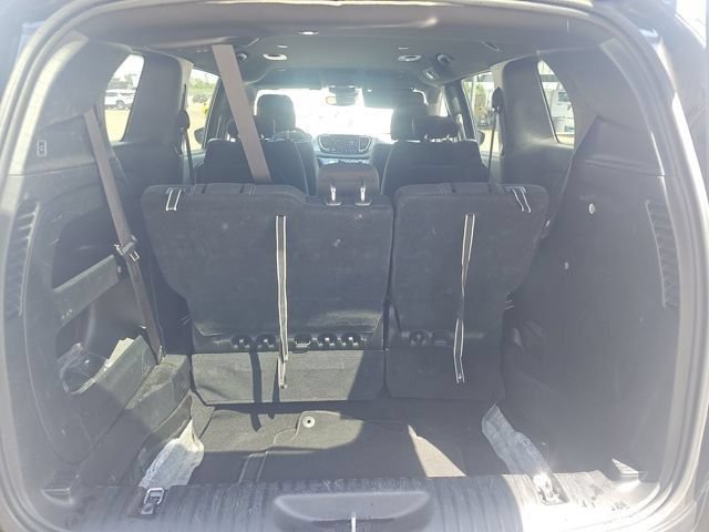 Used 2023 Chrysler Pacifica Touring FWD image 13