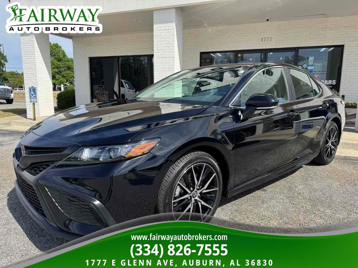 Used 2024 Toyota Camry SE image 2