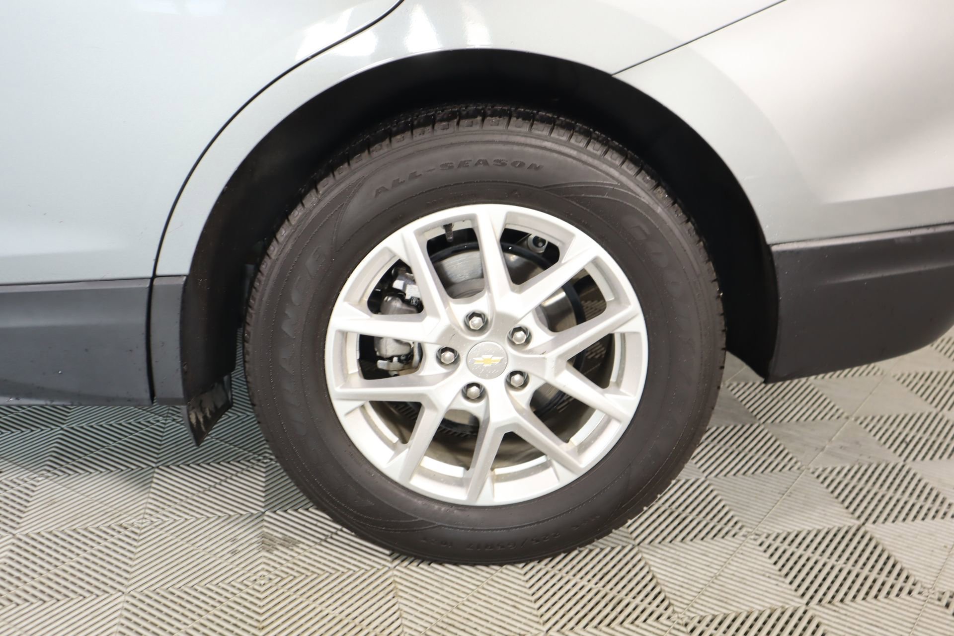 Used 2023 Chevrolet Equinox LT w/ Driver Convenience Package image 18