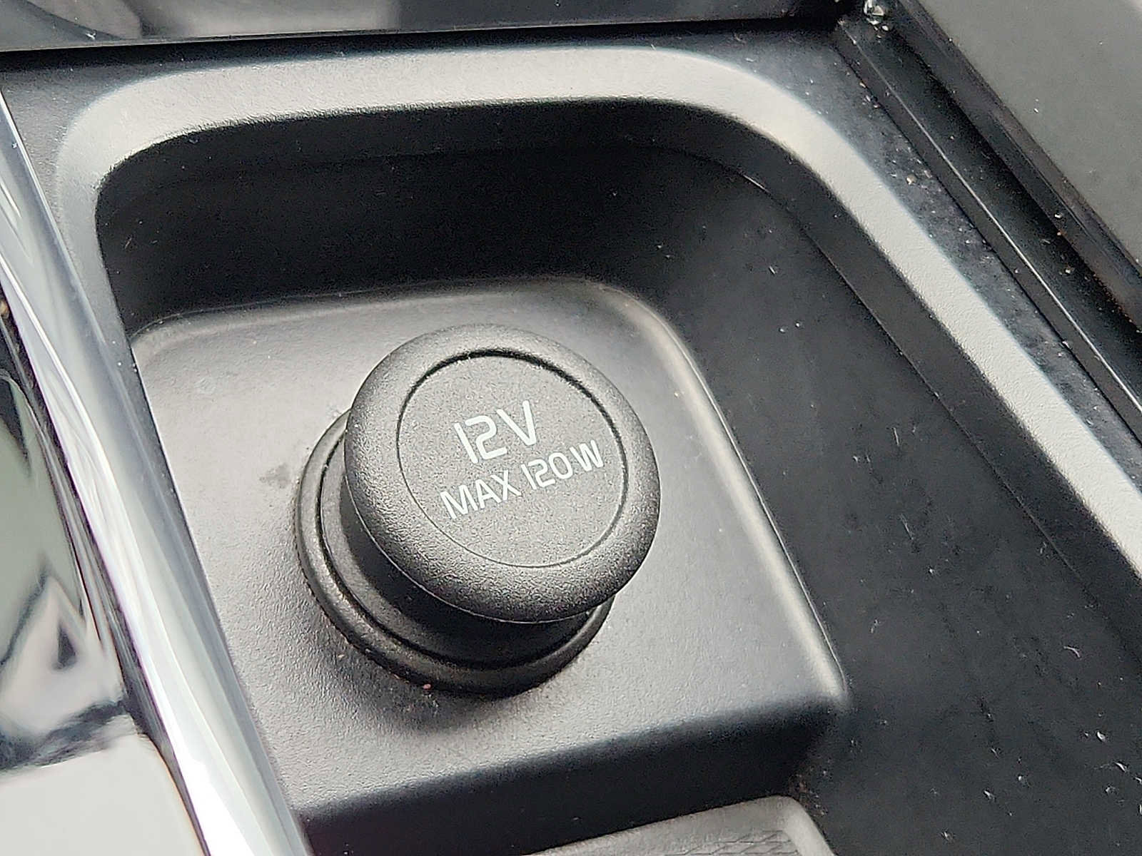 Certified 2023 Volvo XC60 B5 Core w/ Climate Package image 24