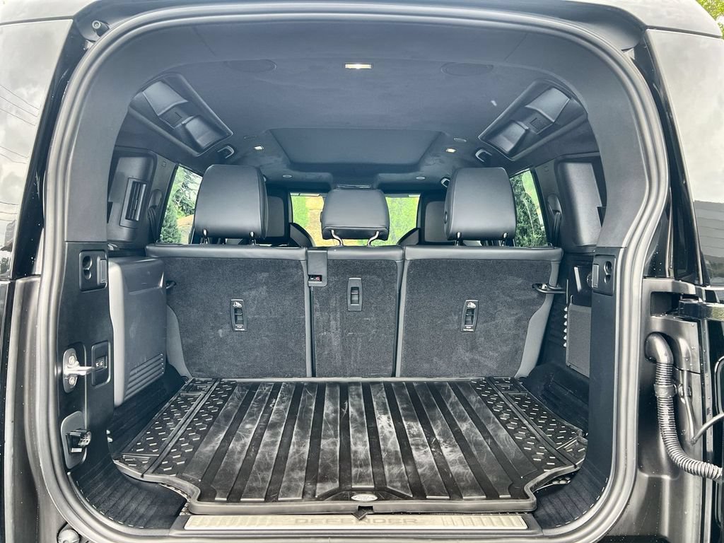 Certified 2026 Land Rover Defender 110 OCTA AWD/4WD image 18
