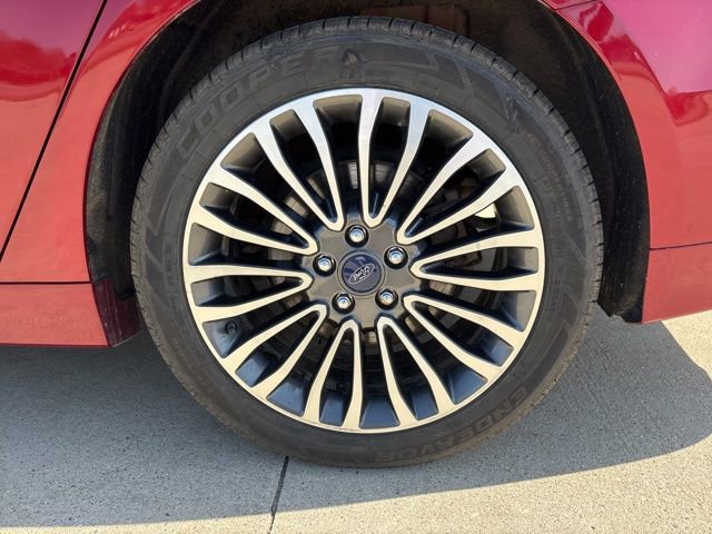 Used 2017 Ford Fusion SE w/ Fusion SE Technology Package FWD image 6