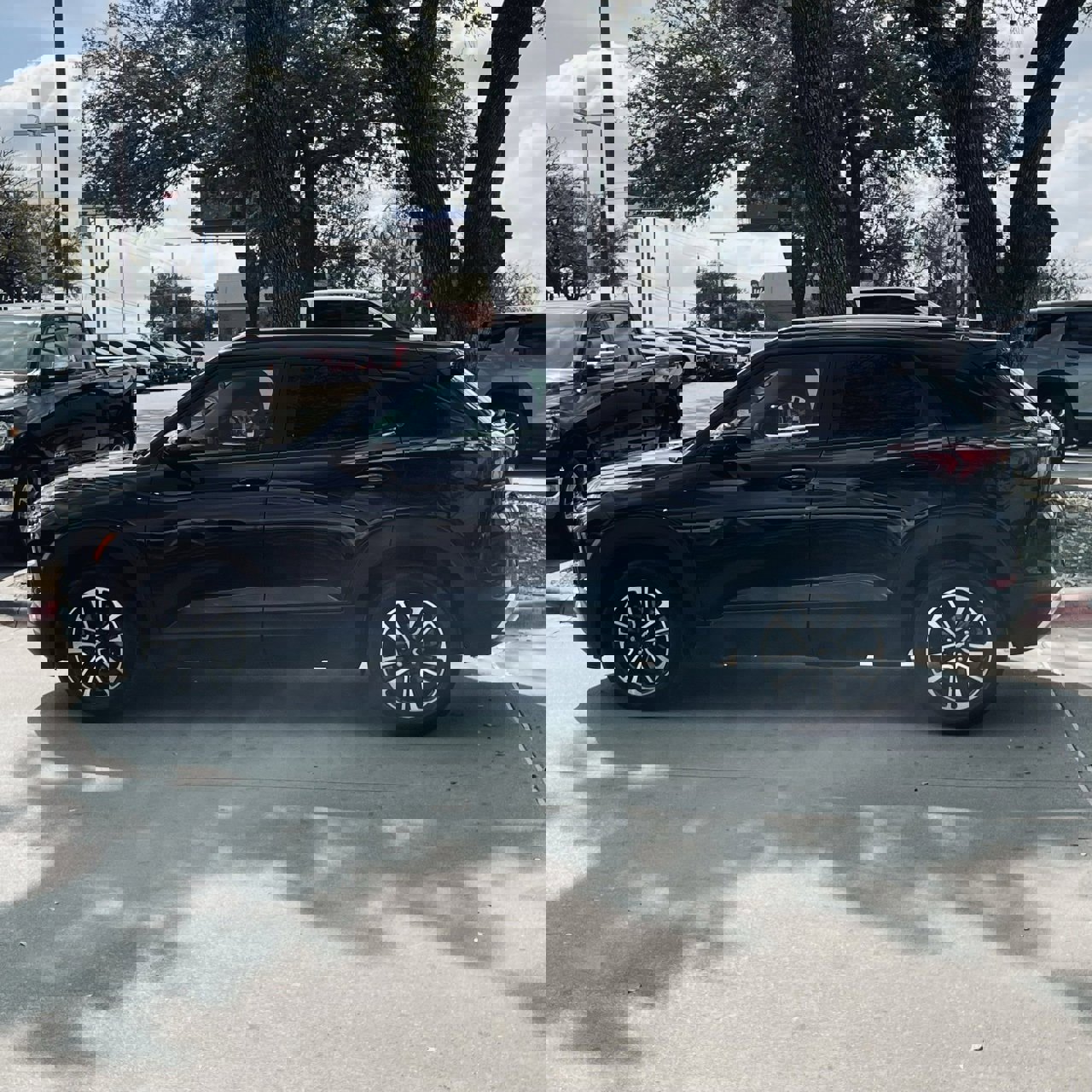 Used 2025 Chevrolet TrailBlazer LT image 3