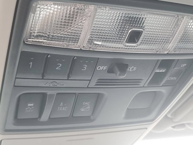 Used 2018 Toyota 4Runner SR5 Premium AWD/4WD image 31