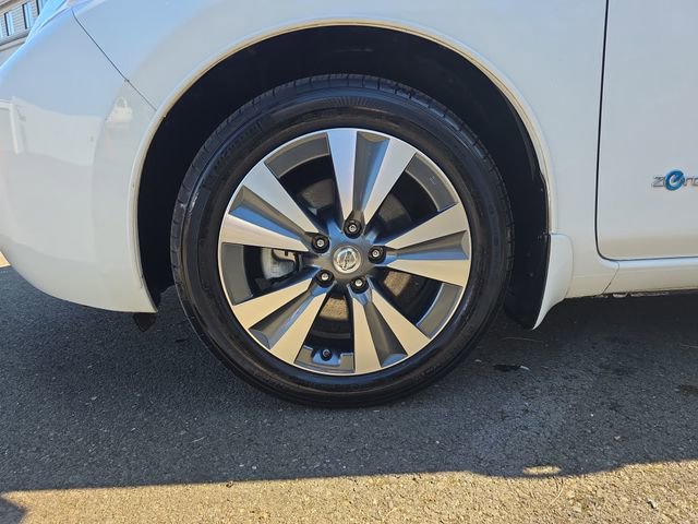 Used 2016 Nissan Leaf SV image 29