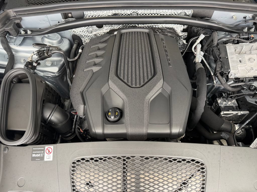 Certified 2026 Porsche Macan AWD/4WD image 26