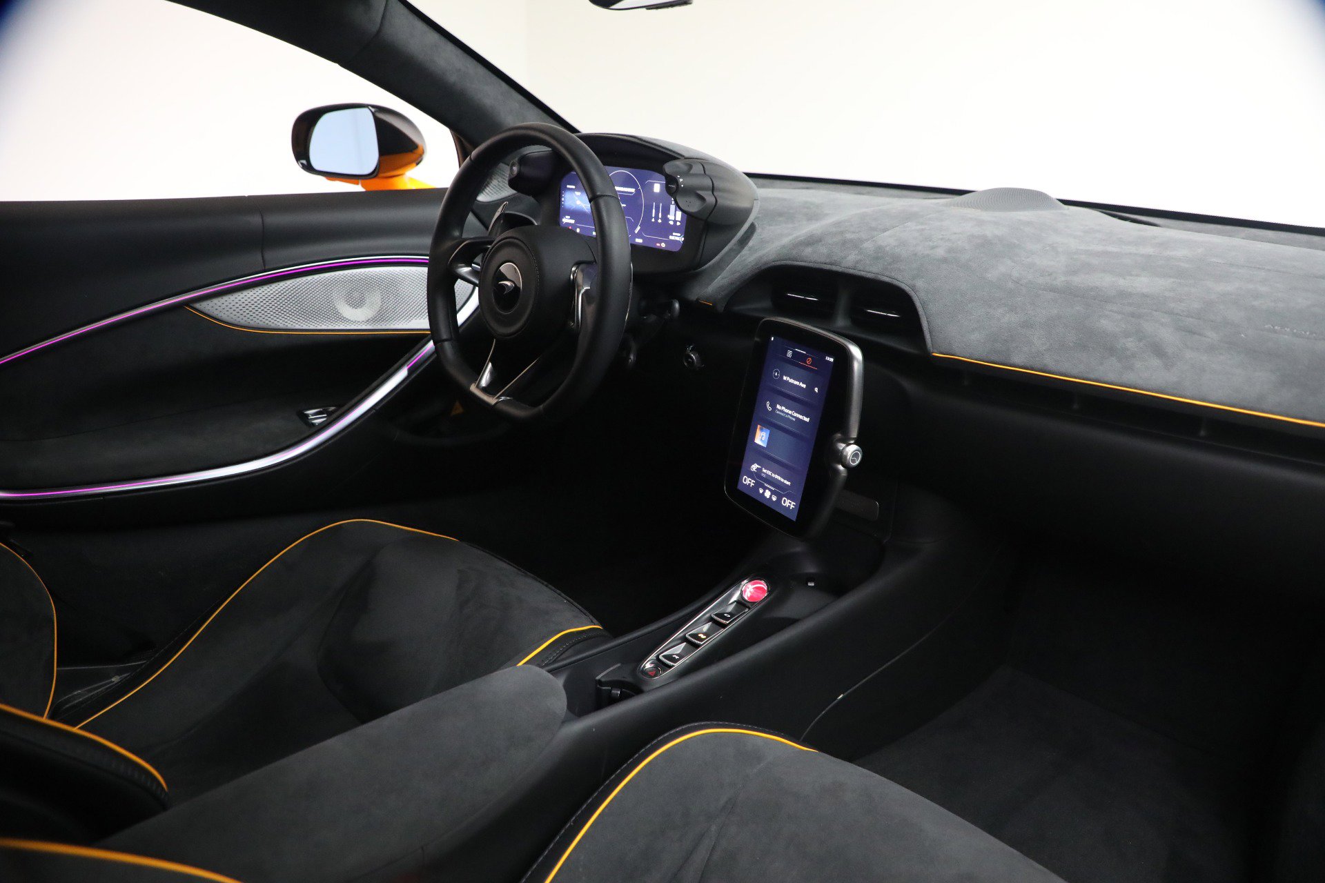 Used 2024 McLaren Artura image 26