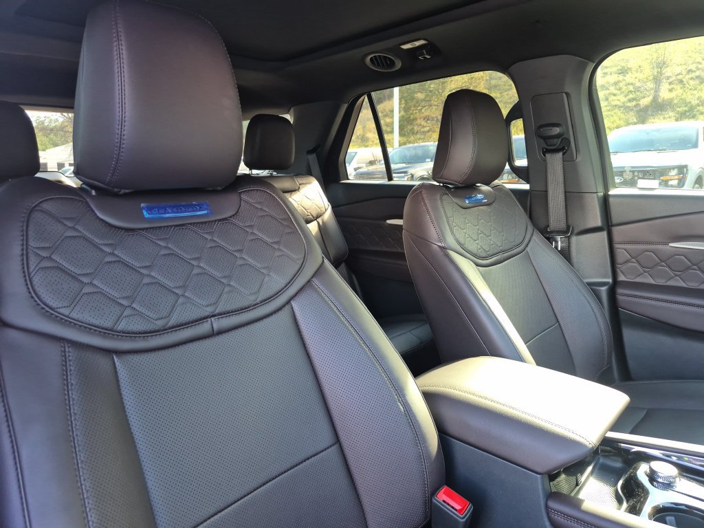 New 2026 Ford Explorer Platinum w/ LUX Leather Package AWD/4WD image 28