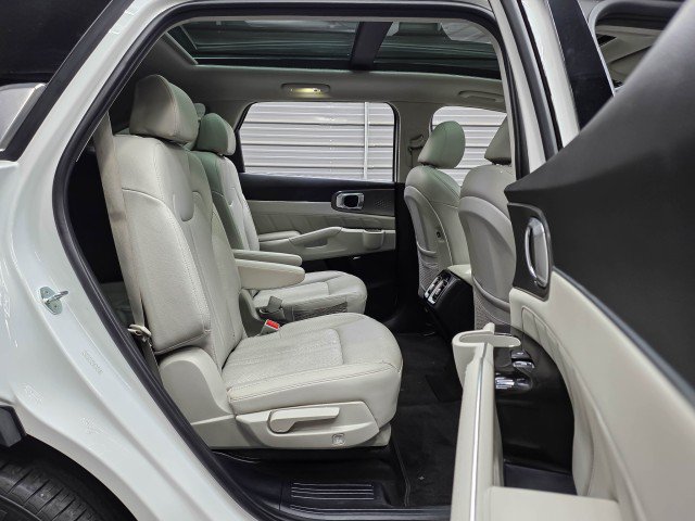 Used 2022 Kia Sorento SX Prestige w/ Panoramic Sunroof Package AWD/4WD image 16
