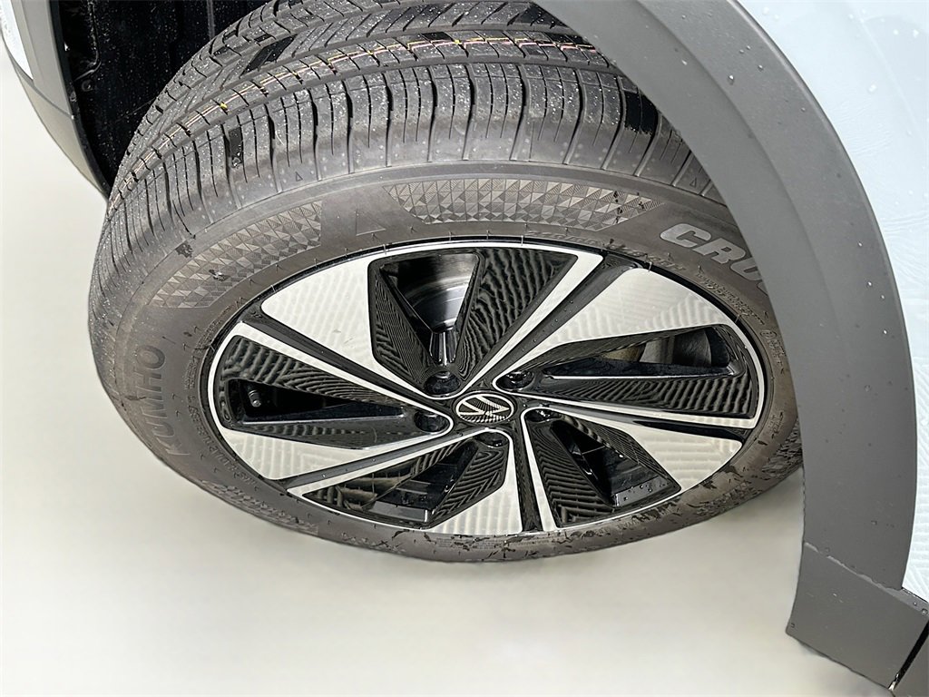 New 2025 Volkswagen Taos SE image 24