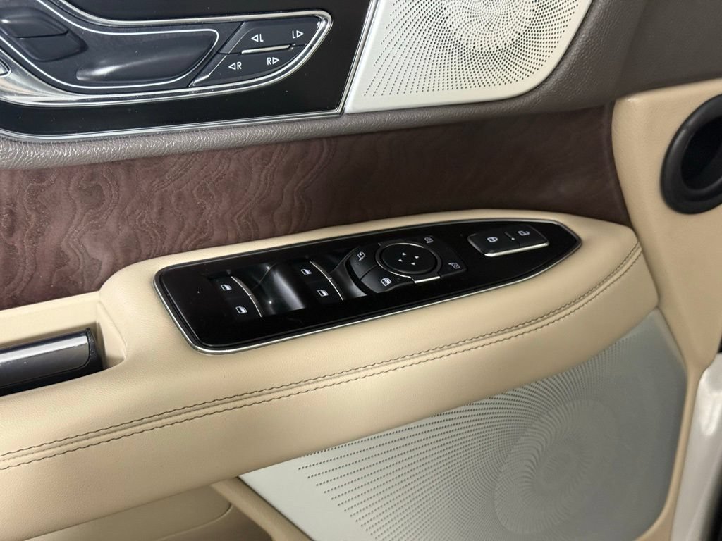 Certified 2024 Lincoln Navigator L Reserve AWD/4WD image 17
