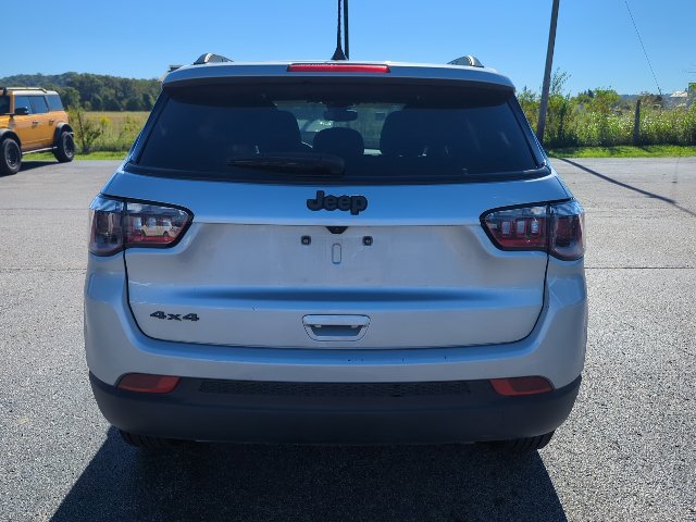 Used 2025 Jeep Compass Latitude w/ Convenience Group AWD/4WD image 29