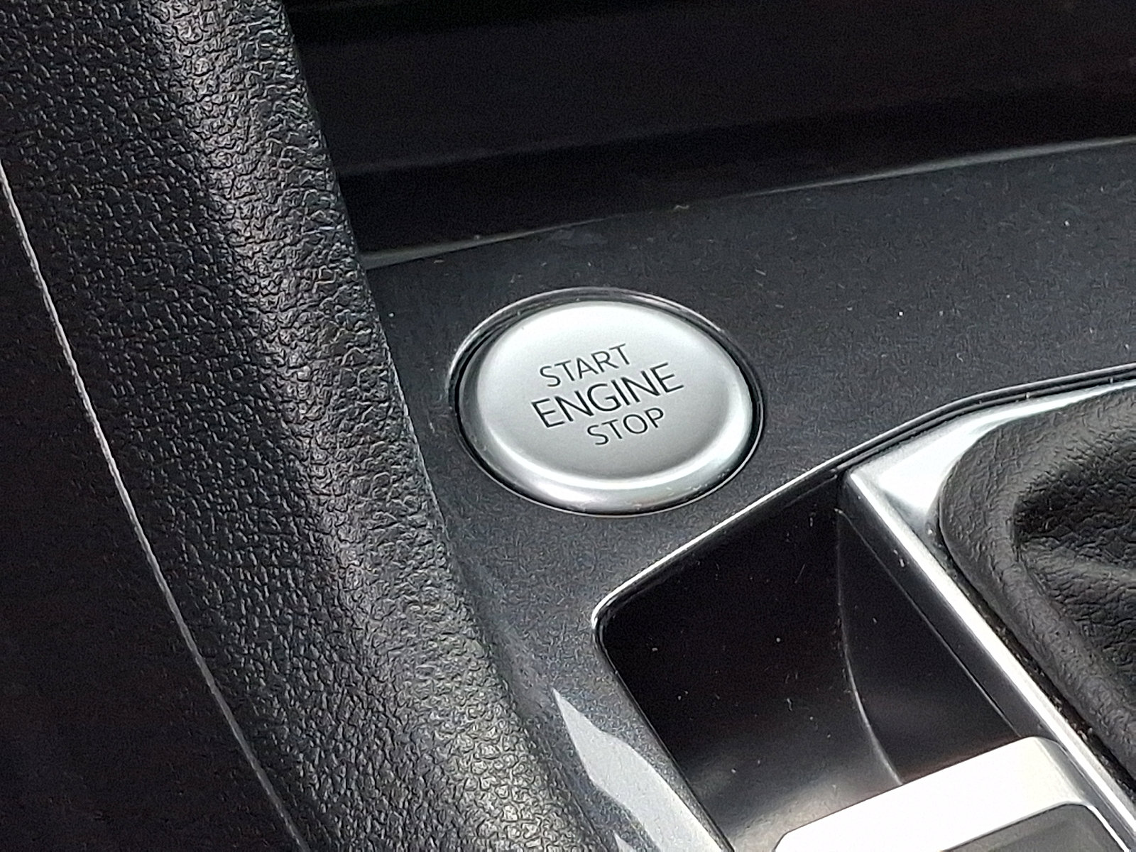Certified 2024 Volkswagen Tiguan SE R-Line AWD/4WD image 26