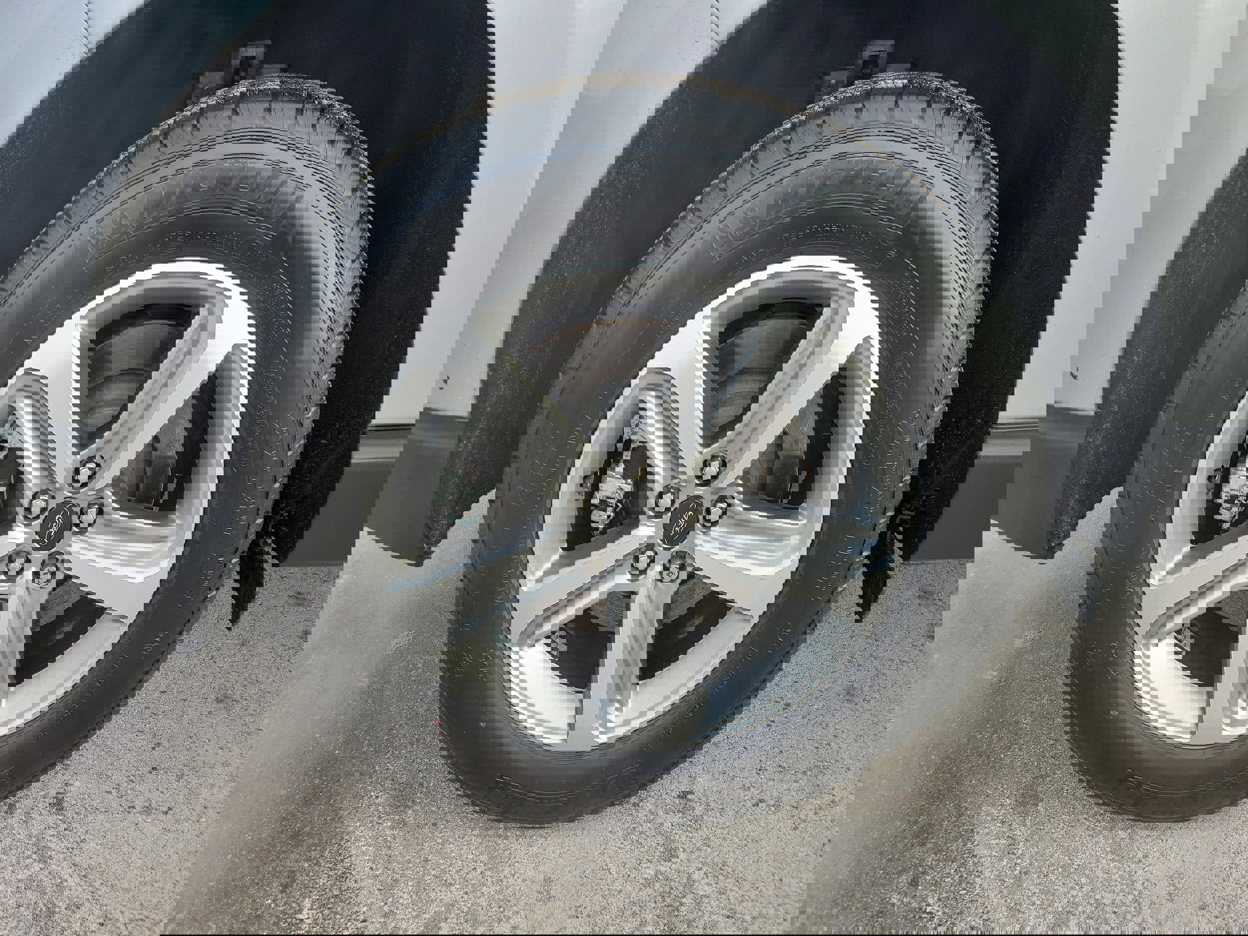 Used 2024 Ford Edge SEL w/ Convenience Package image 5