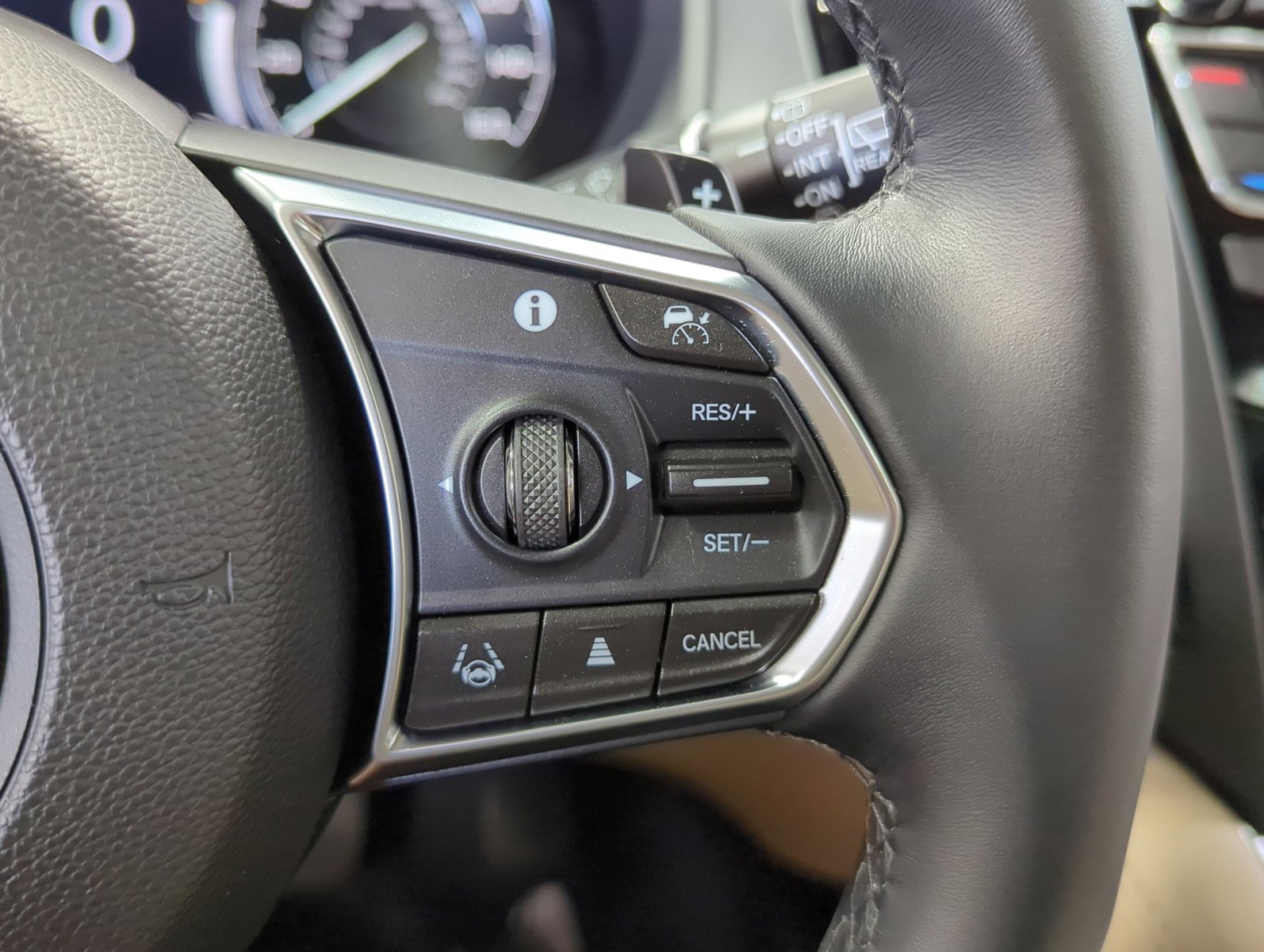Used 2024 Acura RDX SH-AWD image 27