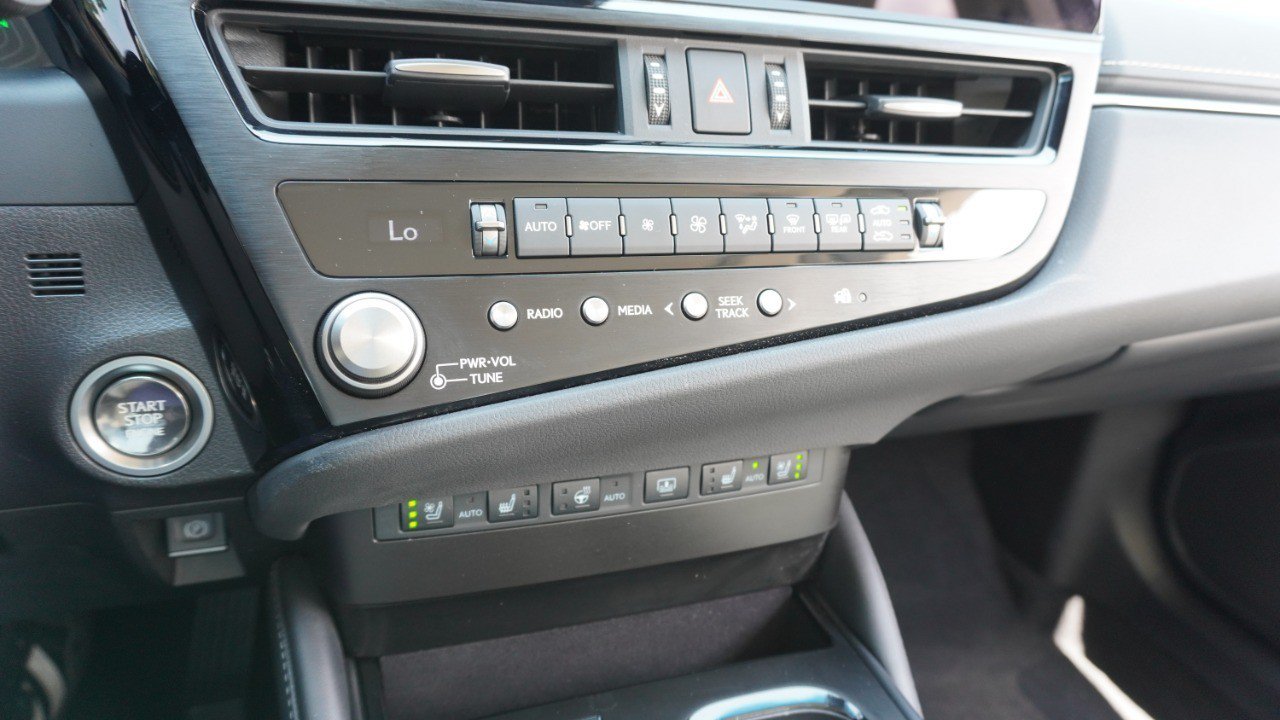 Certified 2025 Lexus ES 350 Ultra Luxury FWD image 18