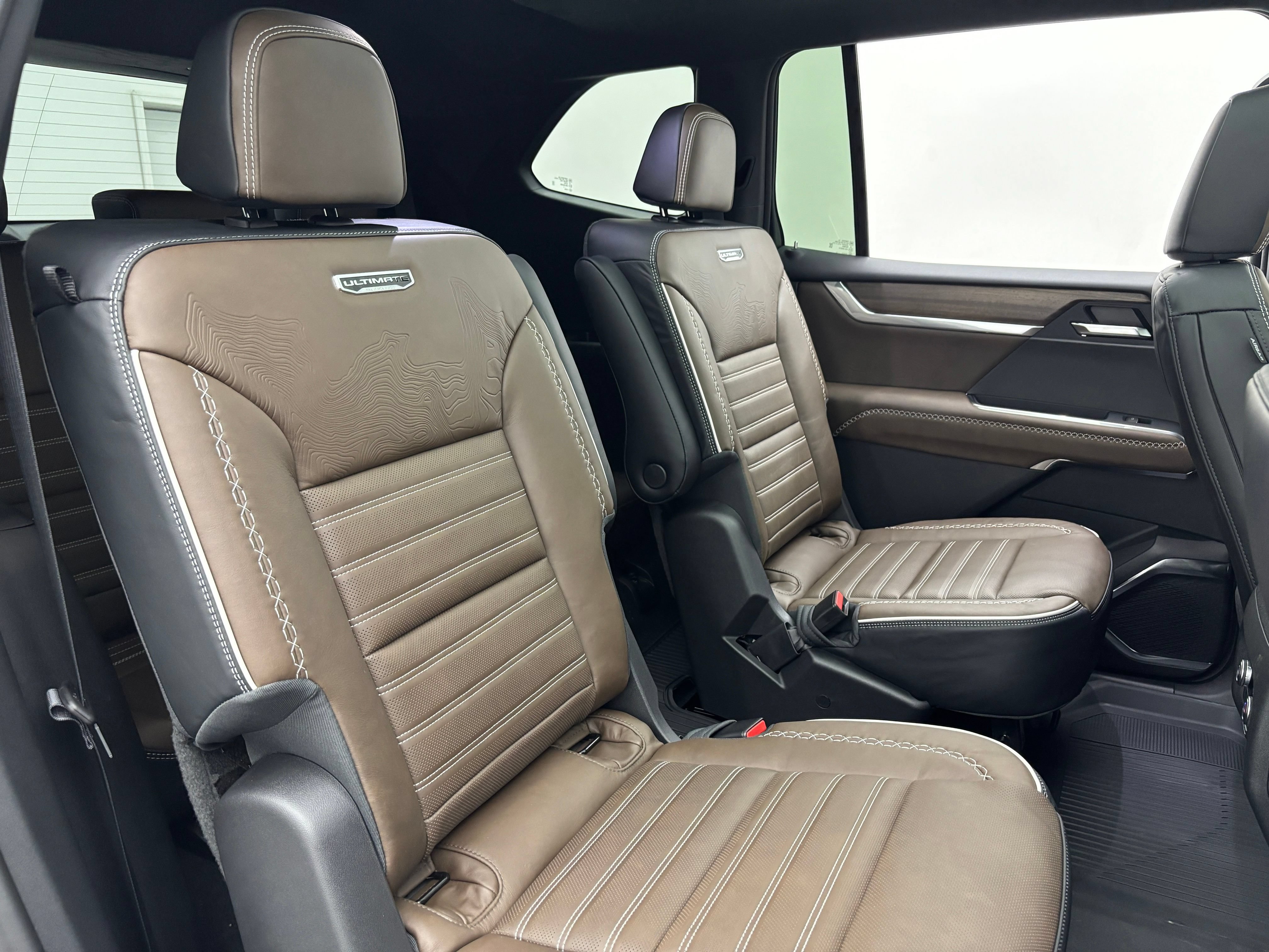 New 2026 GMC Acadia Denali Ultimate w/ LPO, Floor Liner Package AWD/4WD image 44