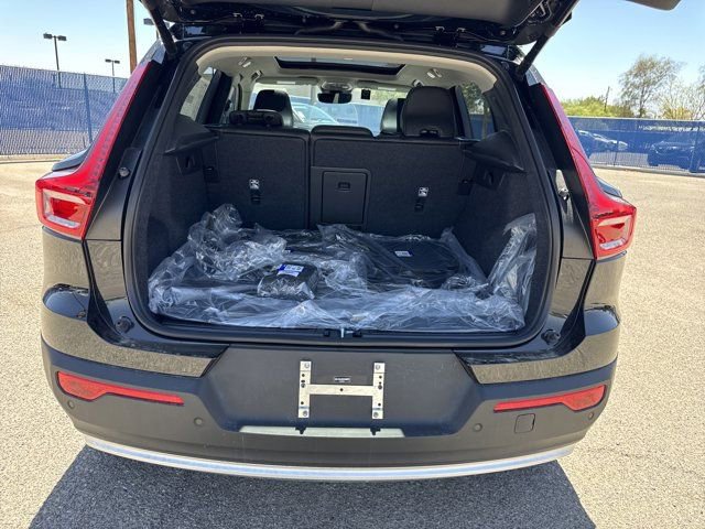 New 2025 Volvo XC40 B5 Core w/ Protection Package Premier image 8