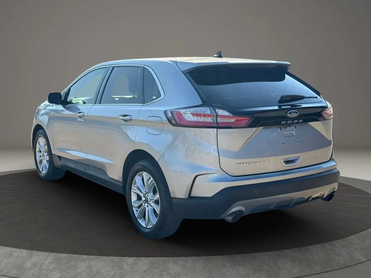 Used 2021 Ford Edge Titanium AWD/4WD image 4