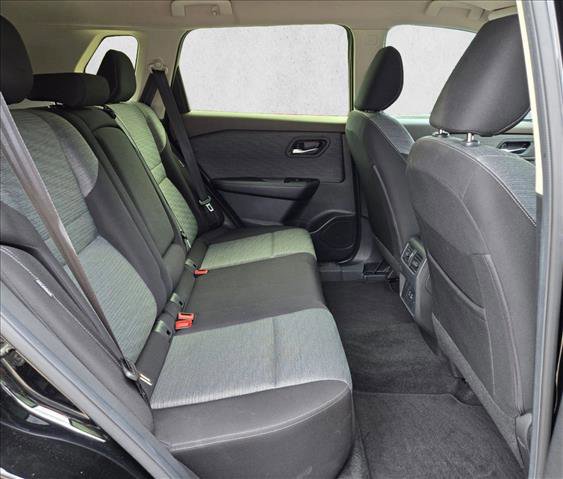 Used 2023 Nissan Rogue SV image 18