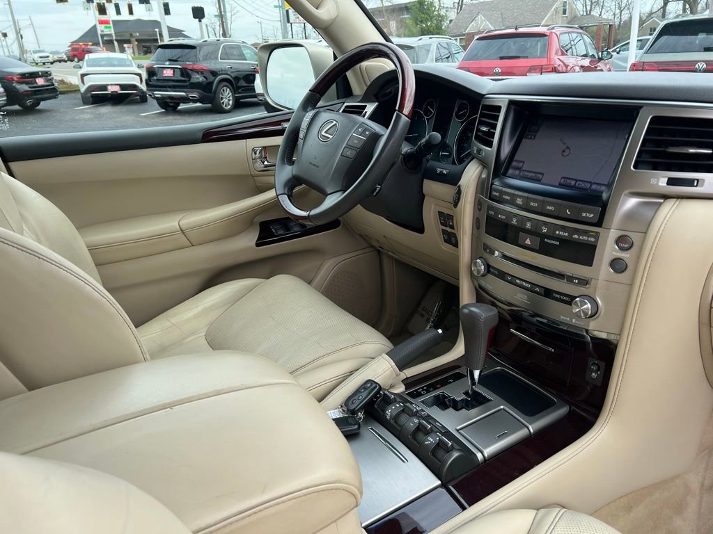 Used 2013 Lexus LX 570 4WD w/ Luxury Pkg image 34