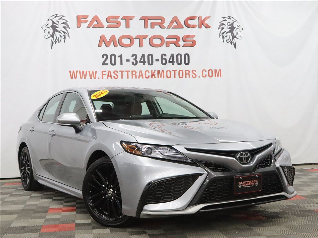 Used 2024 Toyota Camry XSE FWD image 3