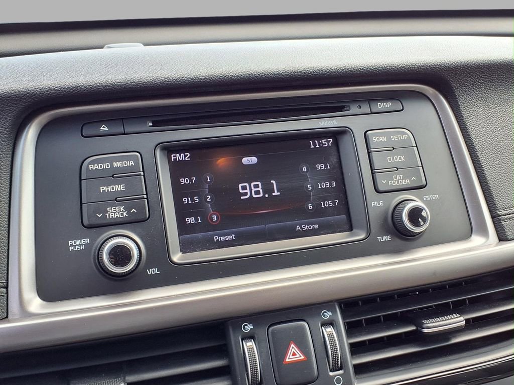 Used 2017 Kia Optima LX image 4