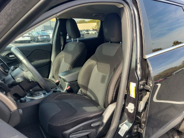 Used 2015 Jeep Cherokee Latitude AWD/4WD image 19